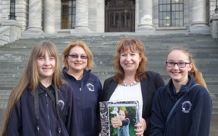 L-R: Imogen Yates-Aitken, teacher Ann Ruxton, Dunedin South and Labour MP Clare Curran, Caitlyn Petrie. Photo: RNZ / Mei Heron