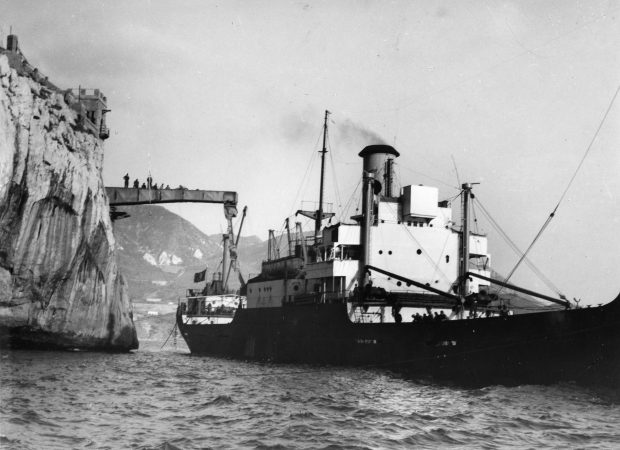 Porto Flavia - Ship loading - Courtesy ASM (Archivio storico Minerario, collezione digitale)