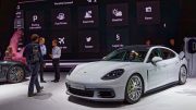 Une Porsche Panamera 4 e-Hybrid présentée lors du mondial de l'automobile de Paris 2016 Author Thesupermat