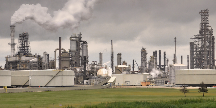 Exxon mobil plant - Chicago. Photo credit: Richard Hurd (Flickr)