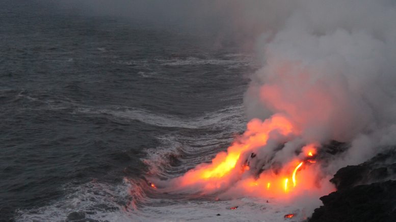 Hawaii: hot lava on the Big Island. Photo credits: Eli Duke (Wikimedia)